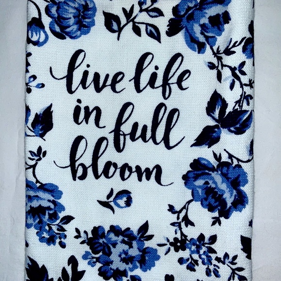 Hand Crafted Crochet Top Blue Floral Hanging Kitchen or Bathroom Hand Towels - Picture 2 of 4